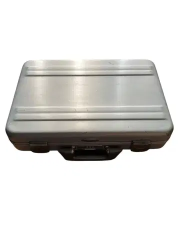 제로버튼 알루미늄제 아타셰 케이스 현 상태