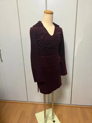 버건디 벨로아 스커트 셋업