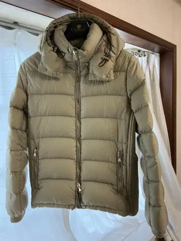 TATRAS 후드 부착 다운 자켓 카키