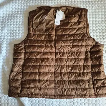 새상품 울트라 라이트 다운 컴팩트 V넥 베스트