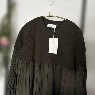 플라스오토하 플리츠 원피스