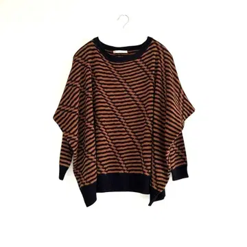 비대칭 판초풍 니트탑 기하학 스트랩 패턴