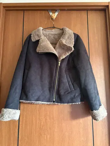 MAJESTIC LEGON (마제스틱 레곤) 무스탕 라이더스