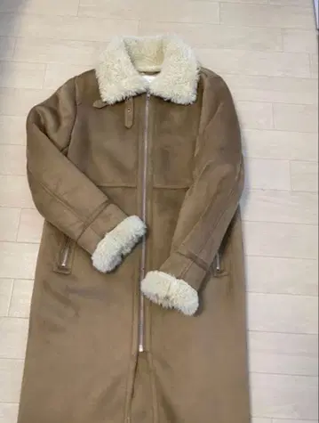 ZARA 무스탕 코트