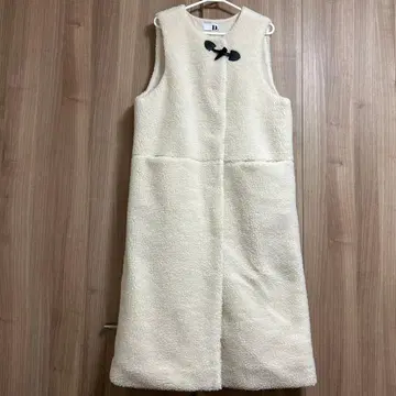 D. 보아 슬리브리스 롱 코트