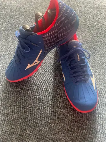 미즈노 레뷸라 파랑/핑크 풋살화 실내용 27cm