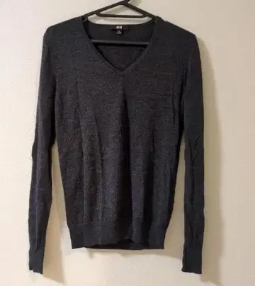 V넥 스웨터