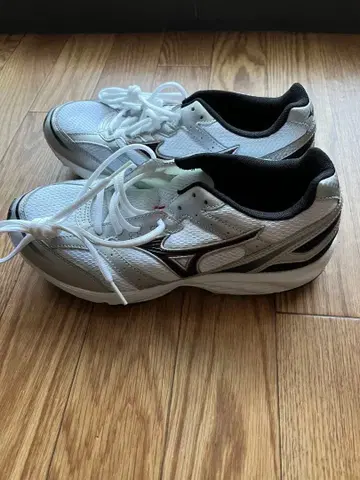 미즈노 러닝화 화이트/블랙