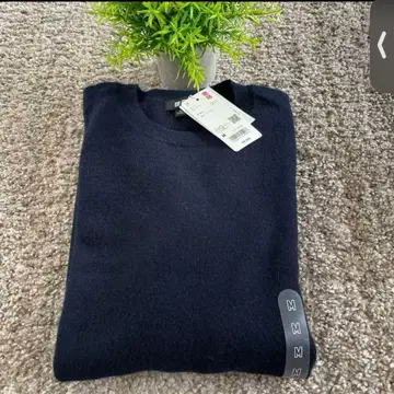미사용 새상품 M 사이즈 유니클로 캐시미어 쿨넥 스웨터