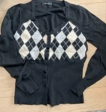 아가일 무늬 블랙 가디건 23K