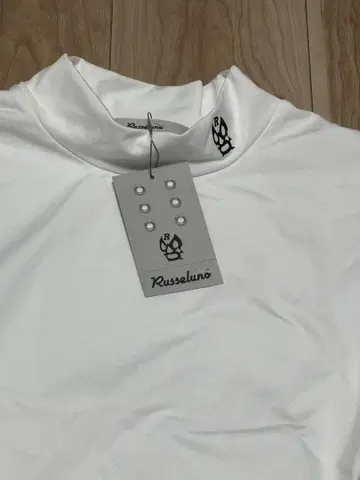 미사용 러셀노 하이넥 긴팔 셔츠