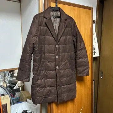 브라운 퀼팅 코트 무릎 기장