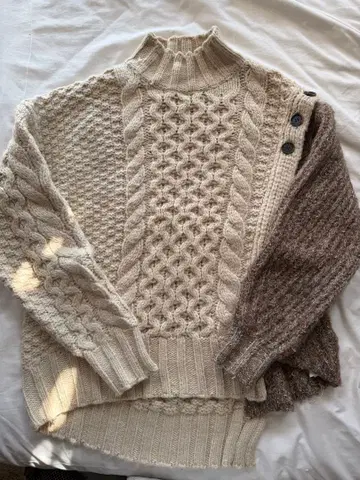 [ 추천 ] Lily Brown 하프 케이블 니트탑 스웨터