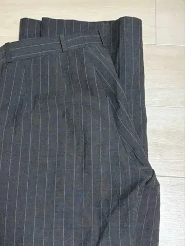 UNITED ARROWS 그레이 스트라이프 슬랙스