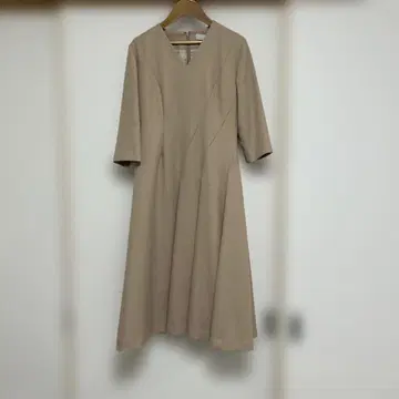 CELFORD 베이지 V넥 7부 소매 원피스