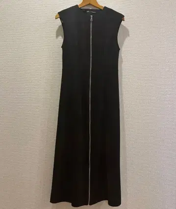 ZARA 슬리브리스 풀 집업 타이트 원피스