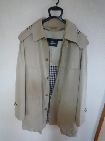 아쿠아 스큐텀 모즈 코트