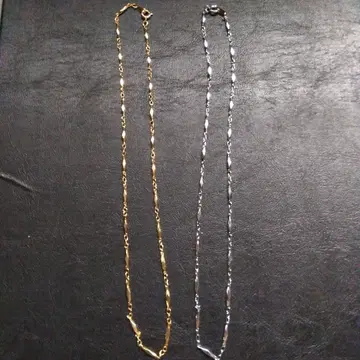 골드와 실버의 트위스트 목걸이 세트
