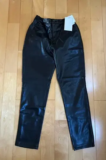 [ 새상품 ] CELEFORD 합성 피혁 팬츠 블랙