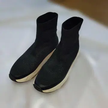 ZARA 블랙 니트 어퍼 하이컷 스니커즈