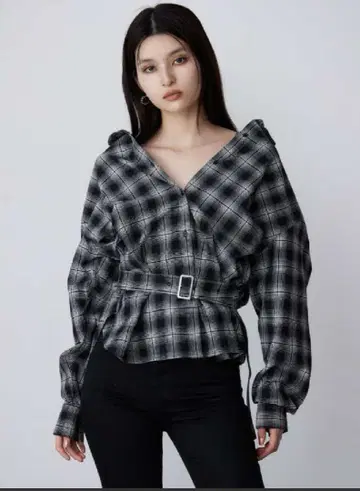 이번 시즌 신상 MURUA 오프숄더 크롭 셔츠 블랙 그레이 체크 새상품