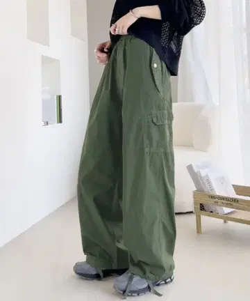 Classical Elf 올리브색 카고 팬츠 S 사이즈