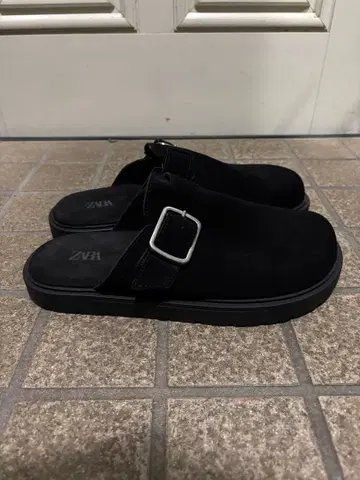 ZARA 버클 가죽 클로그 샌들