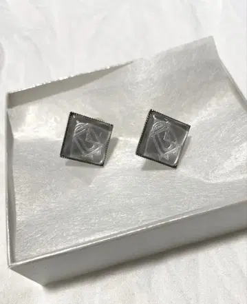 메종 드 플뢰르 푸치 로브 카논 귀찌 얼음에 가두는 특별함