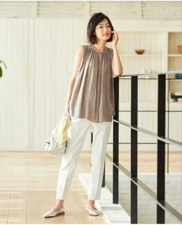 PLST 라이트 새틴 슬리브리스 블라우스