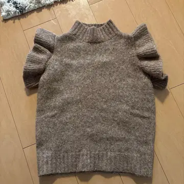 새상품 ZARA 프릴 니트 베스트