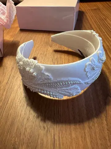 브라이덜 머리띠 와타베 웨딩