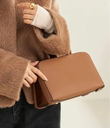 PUNTI./푸니티 별주 PORTRAIT HAND 백 새상품급