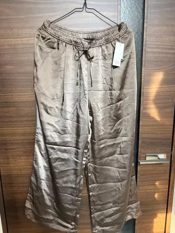 유행하는! 새틴 와이드 팬츠