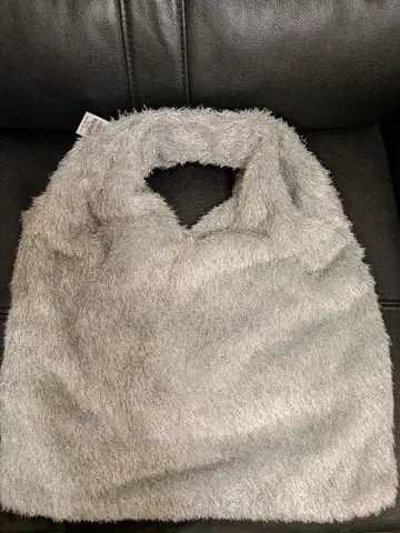 라메 샤기 트라이앵글 토트