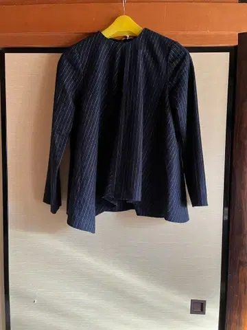 미라 오웬 네이비 스트라이프 셋업 긴팔