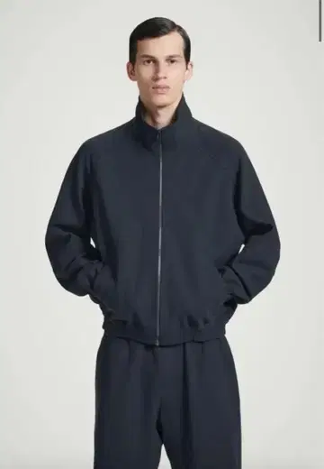 COS 퍼널넥 유틸리티 트랙 자켓