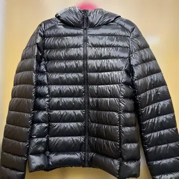 유니클로 울트라 라이트 다운 블랙 사이즈 S 후드 부착 여성용