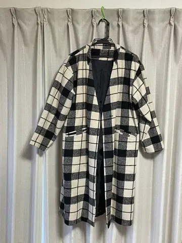 체크 무늬 롱 코트