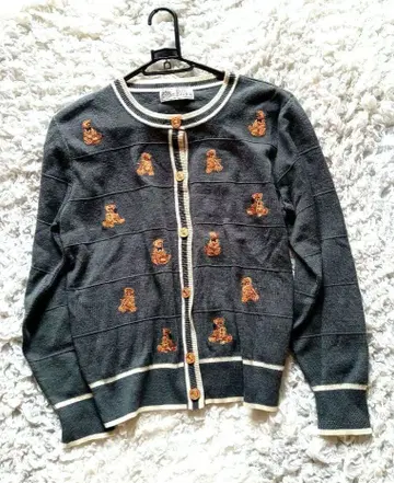 WHITE ITARYARD 화이트 이탈리아드 골드 버튼 곰 베어