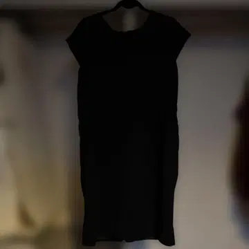 온워드 카시야마 23구 블랙 슬리브리스 원피스