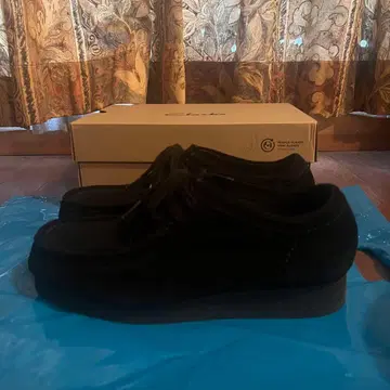 Clarks wallabees 블랙 스니커즈