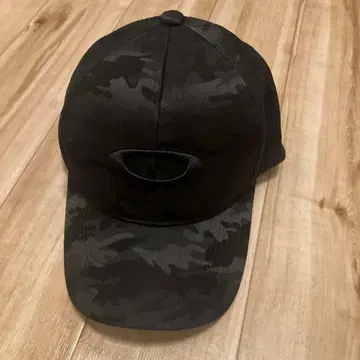 Oakley 블랙 카모플라쥬 캡