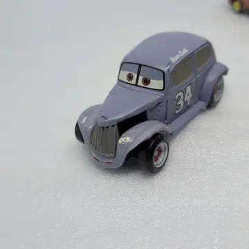 카즈 토미카 리버 스캇