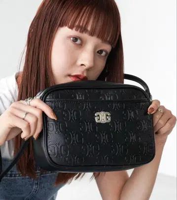 GYDA 스퀘어 숄더백 완판템