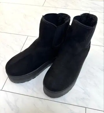 블랙 스웨이드 통굽 숏부츠 24cm