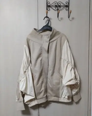 팔 컬렉션 이소재 절개 블루종 베이지 집업 점퍼