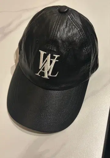 블랙 가죽 캡 WOOALONG 로고