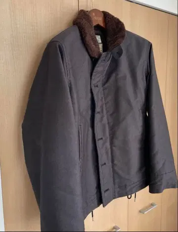 다크 브라운 퍼 옷깃 밀리터리 자켓