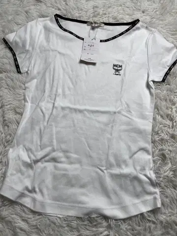 택 포함 MCM 화이트 반팔 로고 T셔츠