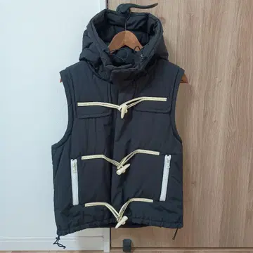 OVERTHESTRIPES Thinsulate 후드 부착 블랙 베스트